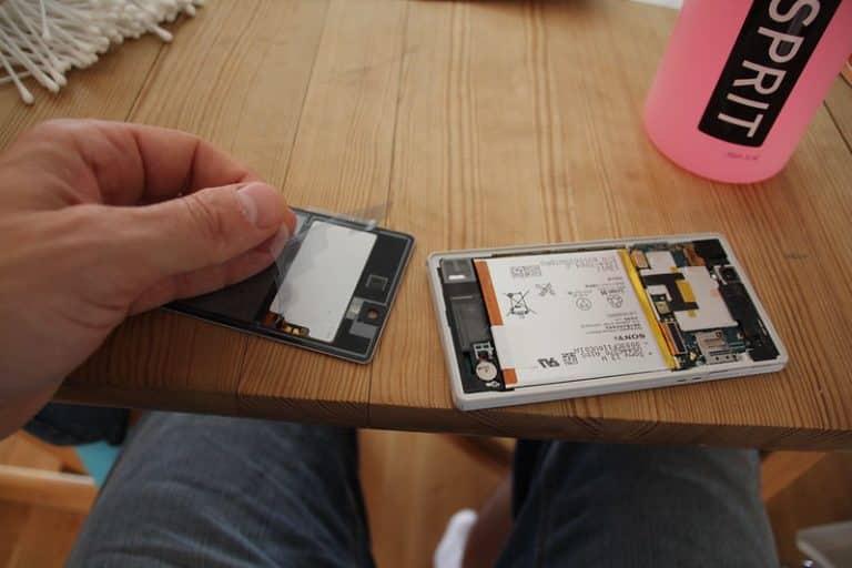 Read more about the article Repairing Vs. Replacing Your Phone Which One is Better?